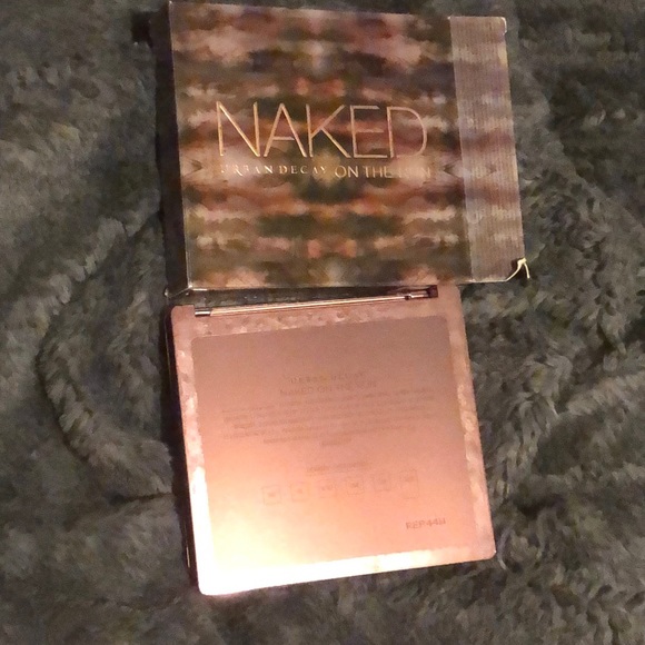 Urban Decay NAKED ON THE RUN - Picture 4 of 5